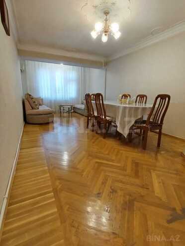 Продается 3-комн. вторичка 95 м², м. Иншаатчылар, photo 1 from 13