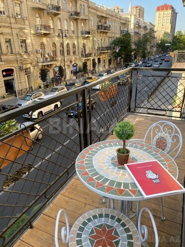 İcarəyə verilir 2 otaqlı köhnə tikili 75 m², Sahil m., photo 1 from 13