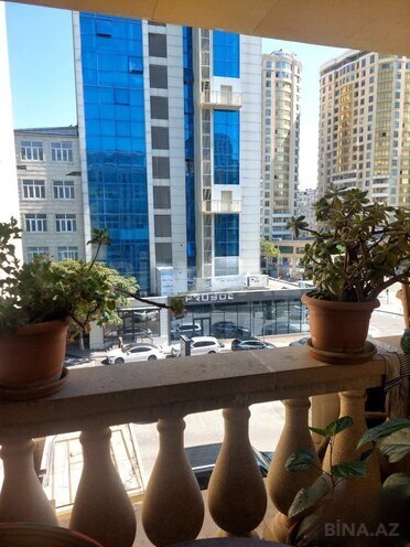 Продаётся 2-комн. вторичка 62 м², м. Низами, photo 3 from 14