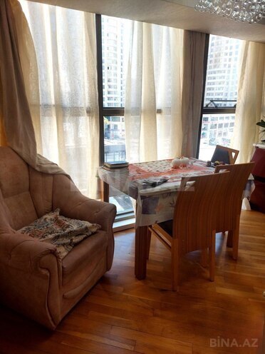 Продаётся 2-комн. вторичка 62 м², м. Низами, photo 1 from 14