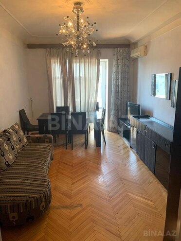 Сдаётся 3-комн. вторичка 70 м², м. Ази Асланов, photo 1 from 17