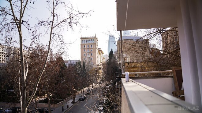 Сдаётся 2-комн. вторичка 70 м², м. Ичеришехер, photo 1 from 24