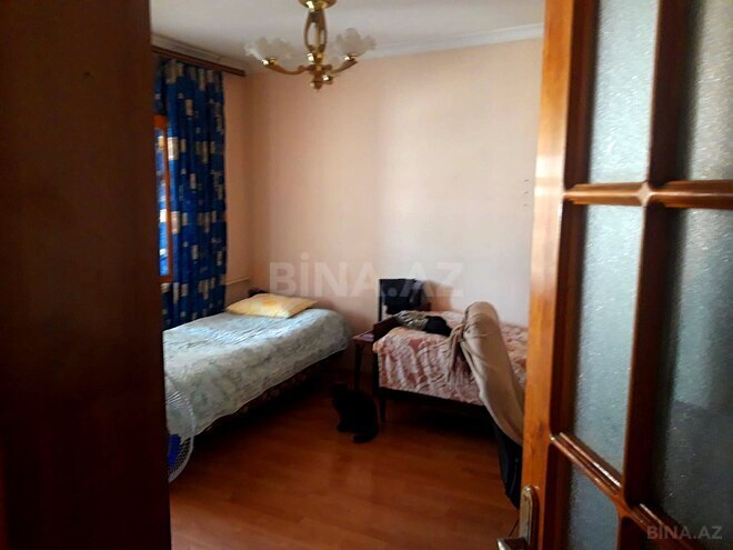 Satılır 2 otaqlı köhnə tikili 75 m², Qara Qarayev m., photo 3 from 16