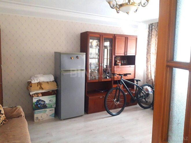 Satılır 2 otaqlı köhnə tikili 75 m², Qara Qarayev m., photo 1 from 16