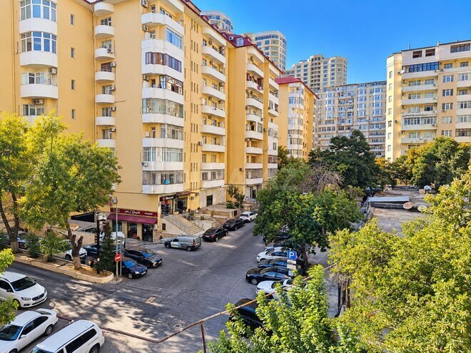 Продается 3-комн. новостройка 130 м², м. Низами, photo 1 from 14