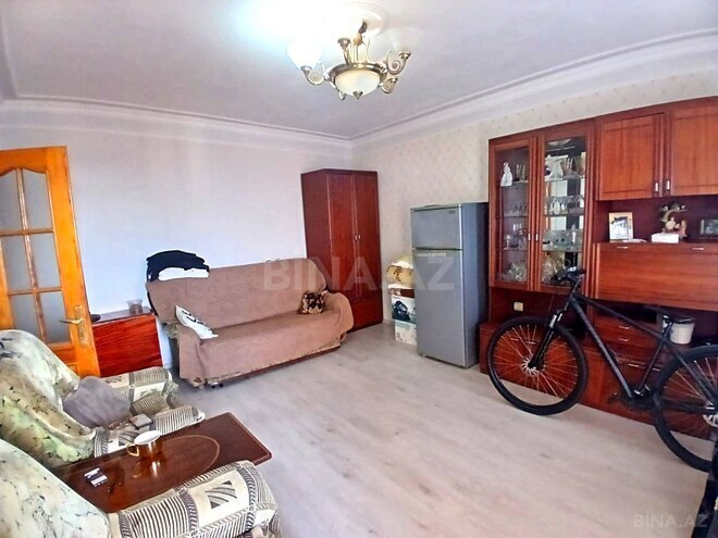 Продаётся 3-комн. вторичка 75 м², м. Кара Караев, photo 1 from 21