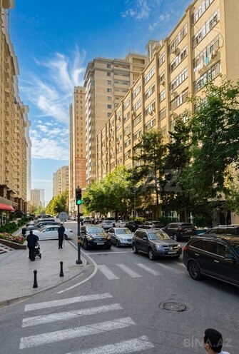 Продается 3-комн. вторичка 110 м², м. Элмляр Академиясы, photo 1 from 17