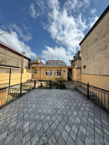 Продаётся 3-комн. дом/дача 60 м², м. Иншаатчылар, photo 1 from 25