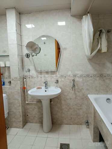 Satılır 2 otaqlı köhnə tikili 65 m², Gənclik m., photo 23 from 24