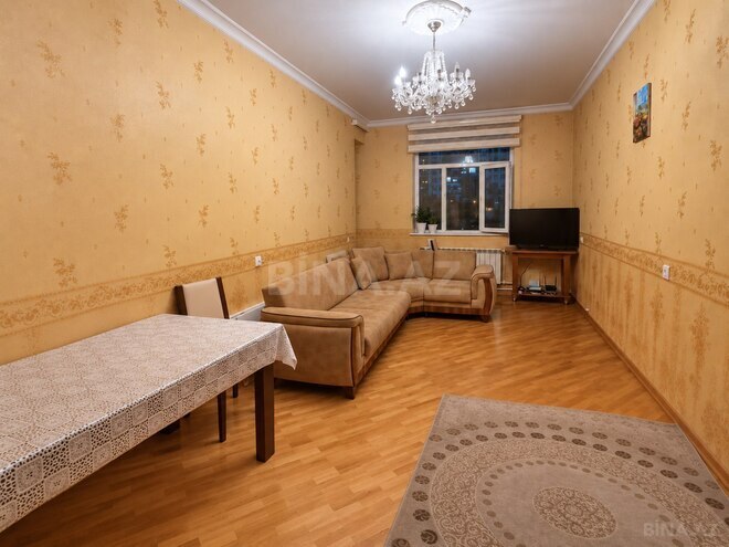 Сдается 3-комн. новостройка 110 м², м. Нефтчиляр, photo 1 from 11