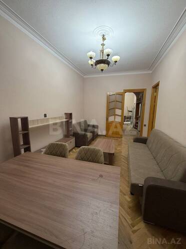 Сдаётся 3-комн. вторичка 80 м², м. Низами, photo 1 from 13