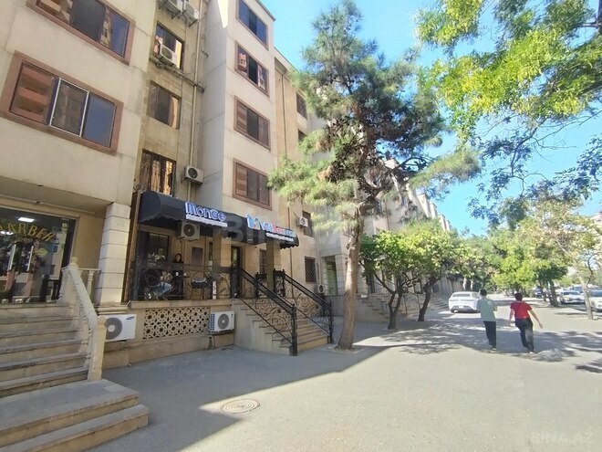 Satılır 2 otaqlı köhnə tikili 75 m², İnşaatçılar m., photo 4 from 18