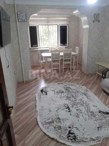 Сдается 2-комн. вторичка 60 м², м. Нефтчиляр, photo 1 from 12
