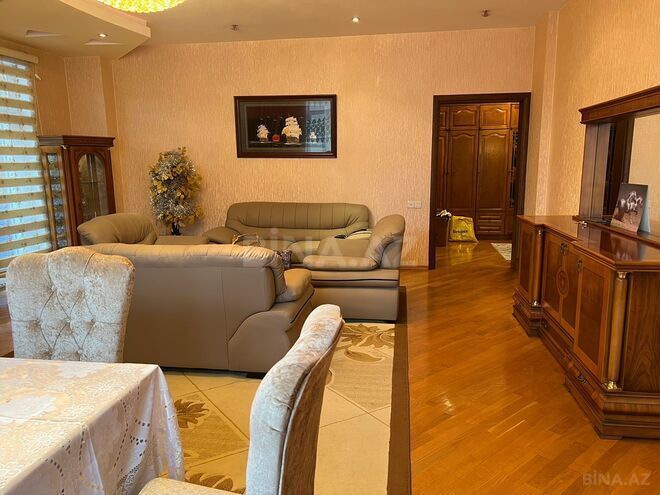 Сдаётся 3-комн. новостройка 135 м², м. Низами, photo 1 from 19