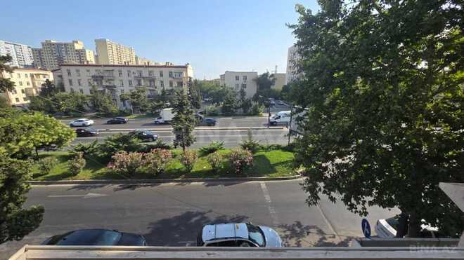 Продаётся 1-комн. вторичка 40 м², м. Кара Караев, photo 1 from 10