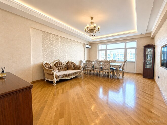 Продаётся 2-комн. новостройка 110 м², м. Иншаатчылар, photo 1 from 13