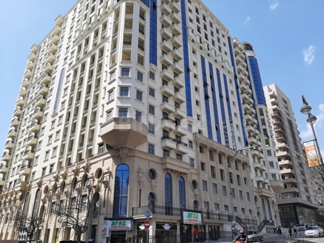 Satılır 4 otaqlı yeni tikili 242 m², 28 May m., photo 1 from 10