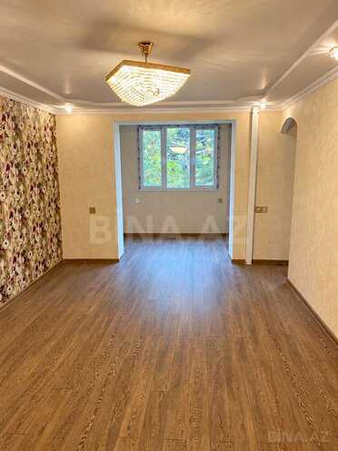 Продаётся 3-комн. вторичка 70 м², м. Кара Караев, photo 1 from 10