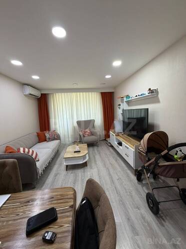 Продаётся 3-комн. вторичка 75 м², м. Кара Караев, photo 1 from 14