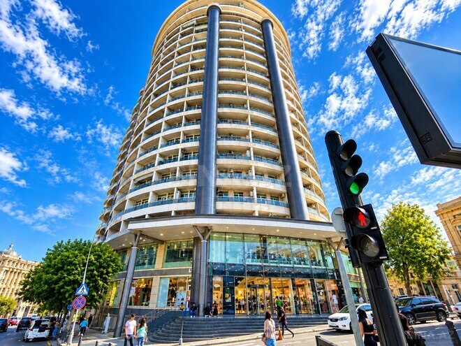 Сдается 3-комн. новостройка 100 м², м. Низами, photo 1 from 21