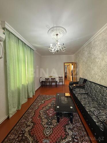 Продается 2-комн. вторичка 65 м², м. Ази Асланов, photo 1 from 10
