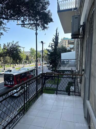 Продается 4-комн. вторичка 140 м², м. Ичеришехер, photo 17 from 28