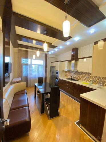 İcarəyə verilir 3 otaqlı yeni tikili 140 m², İnşaatçılar m., photo 3 from 32