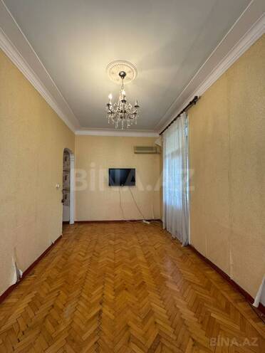 Satılır 2 otaqlı köhnə tikili 60 m², Bakıxanov q., photo 1 from 14