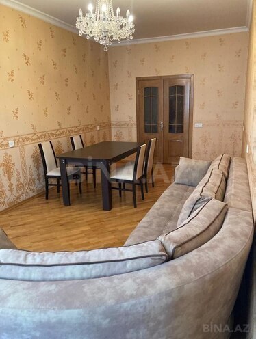 Сдается 3-комн. новостройка 110 м², м. Нефтчиляр, photo 1 from 12