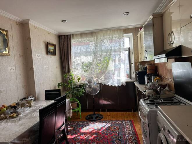 Продается 3-комн. вторичка 70 м², м. Ази Асланов, photo 3 from 13