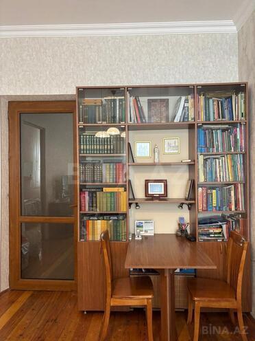 Satılır 2 otaqlı köhnə tikili 65 m², Elmlər Akademiyası m., photo 1 from 9