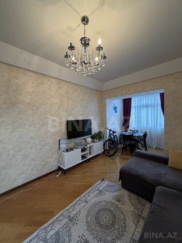 Satılır 2 otaqlı köhnə tikili 68 m², İnşaatçılar m., photo 3 from 12