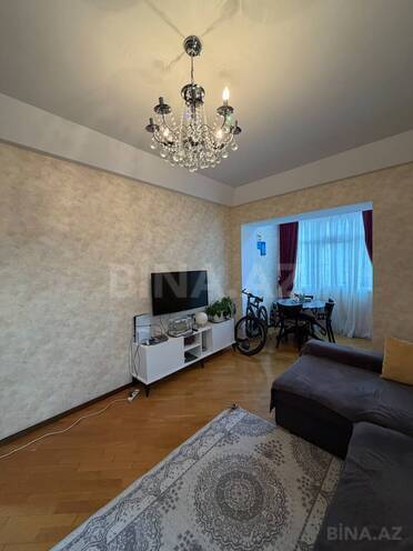 Satılır 2 otaqlı köhnə tikili 60 m², İnşaatçılar m., photo 3 from 12