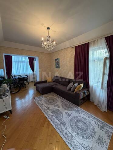 Satılır 2 otaqlı köhnə tikili 60 m², İnşaatçılar m., photo 1 from 12