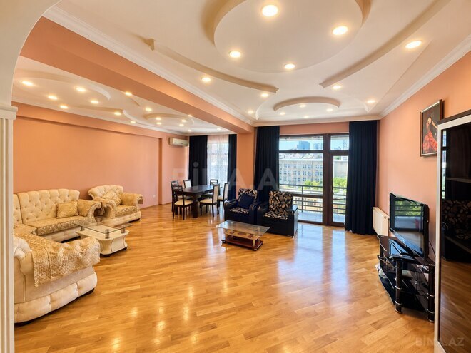 İcarəyə verilir 3 otaqlı yeni tikili 140 m², 28 May m., photo 1 from 12