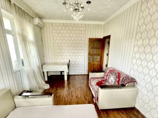 Satılır 2 otaqlı köhnə tikili 65 m², Qara Qarayev m., photo 3 from 18