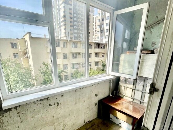 Satılır 2 otaqlı köhnə tikili 65 m², Qara Qarayev m., photo 12 from 18