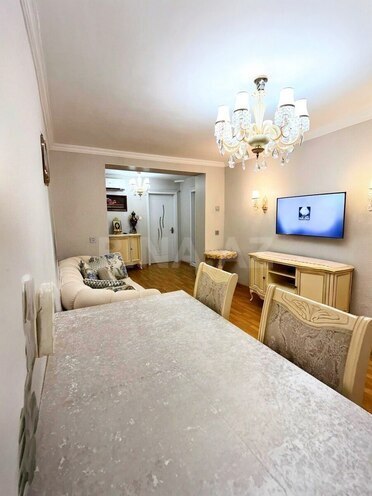 Продается 5-комн. вторичка 130 м², м. Иншаатчылар, photo 1 from 24