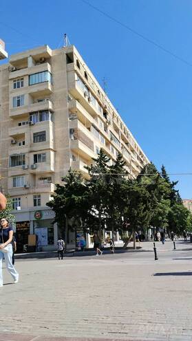 Продаётся 2-комн. вторичка 55 м², м. Кара Караев, photo 1 from 15