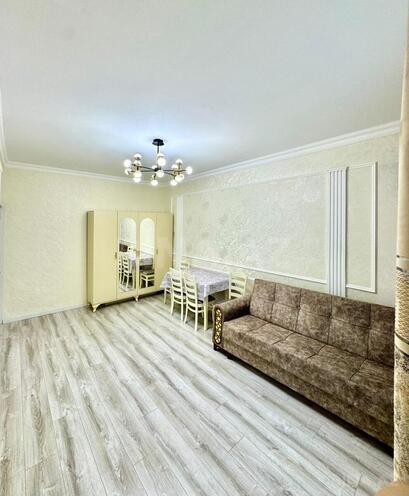 Продается 2-комн. вторичка 45 м², м. Мемар Аджеми, photo 1 from 14