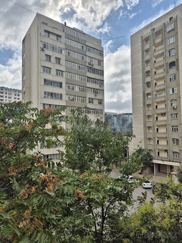 Satılır 3 otaqlı köhnə tikili 70 m², Azadlıq Prospekti m., photo 1 from 14
