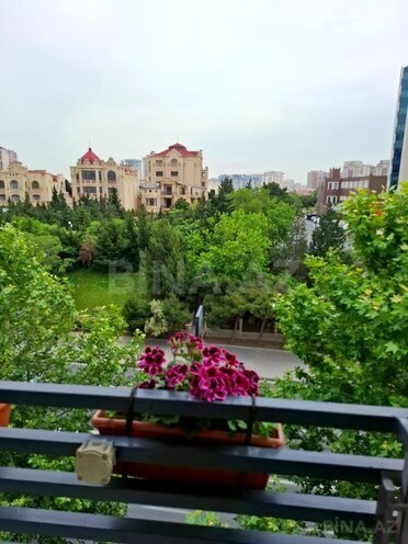 Satılır 2 otaqlı köhnə tikili 43 m², 8 Noyabr m., photo 1 from 12