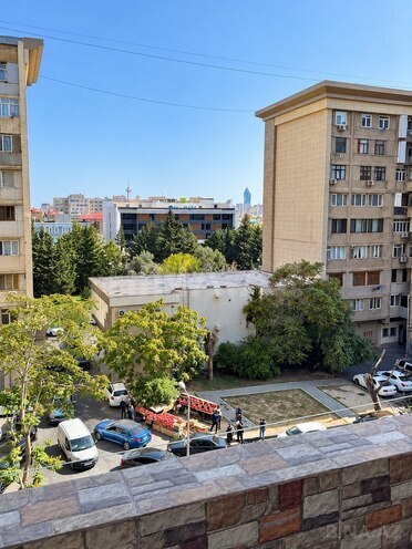 Satılır 3 otaqlı köhnə tikili 70 m², Gənclik m., photo 15 from 16
