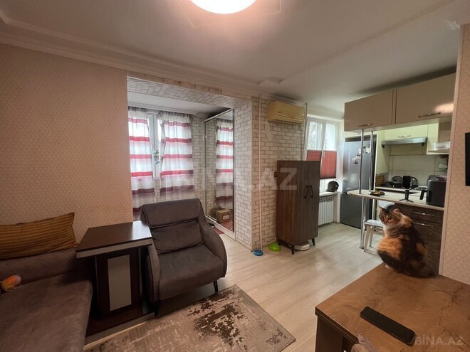 Продается 2-комн. вторичка 36 м², м. Кара Караев, photo 3 from 15
