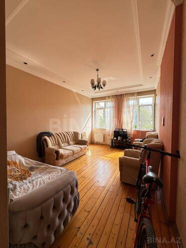 Satılır 2 otaqlı köhnə tikili 60 m², Bakıxanov q., photo 1 from 15