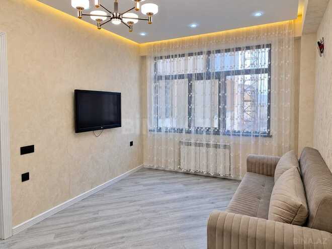 Сдается 3-комн. новостройка 93 м², м. Нефтчиляр, photo 1 from 14
