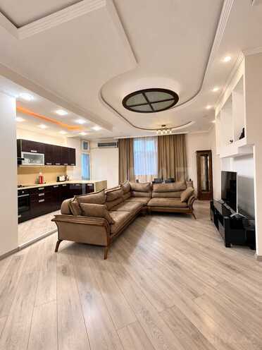 Сдаётся 4-комн. новостройка 135 м², м. Гянджлик, photo 1 from 12