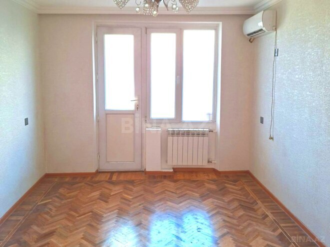 Продается 2-комн. вторичка 65 м², м. Кара Караев, photo 4 from 13