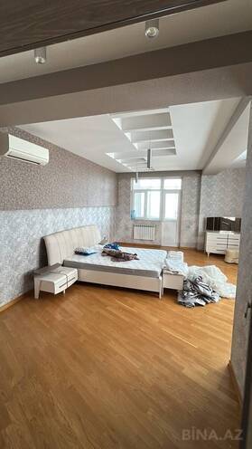 Продаётся 3-комн. новостройка 130 м², м. Кара Караев, photo 1 from 8
