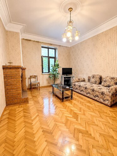 İcarəyə verilir 2 otaqlı köhnə tikili 60 m², Elmlər Akademiyası m., photo 1 from 8